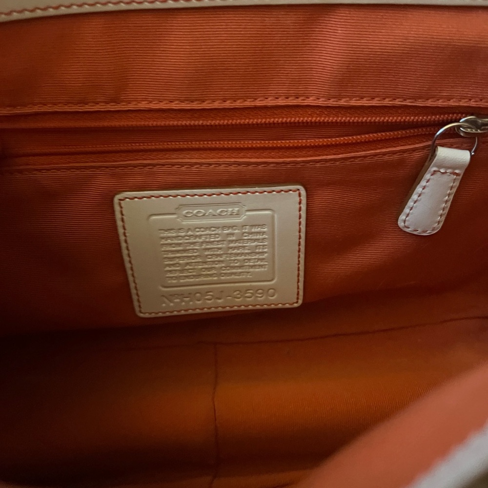 White Coach ski signature shoulder bag with fur - Picture 6 of 11